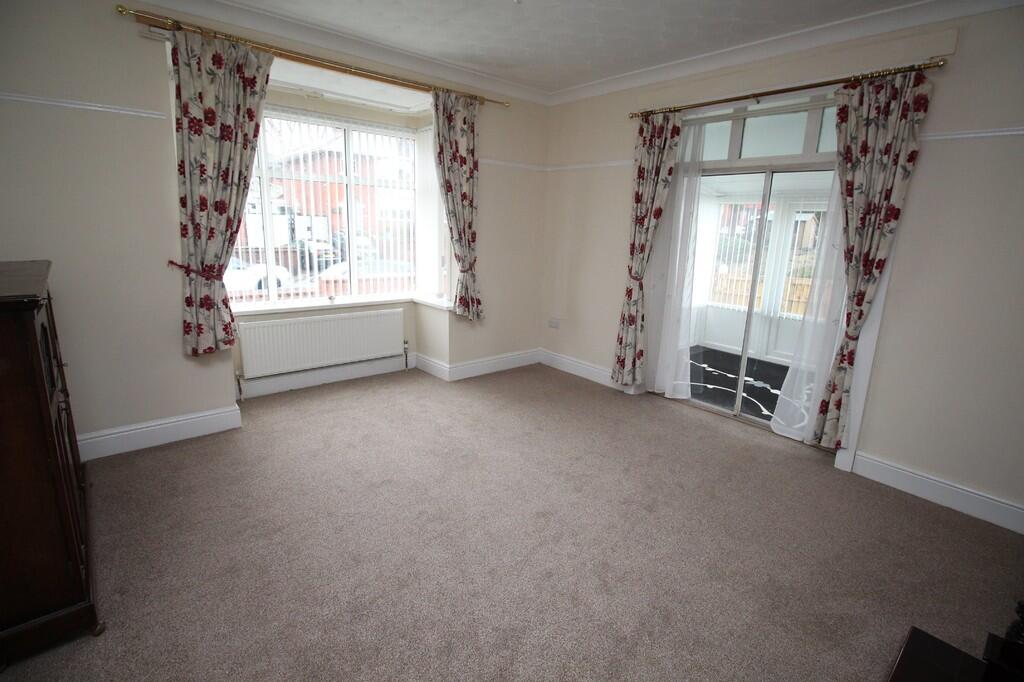 House in Rotherham, Kilnhurst - More