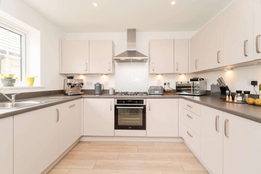 Turner Crescent, Postwick, Norwich, Norfolk, NR13 photo 4