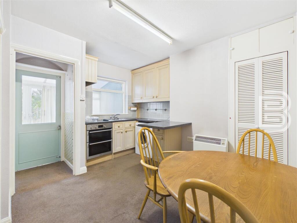 House in Rugby, Warwickshire - View 4