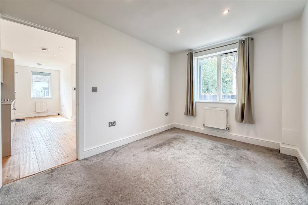Apartment in St Albans, Harpenden - More