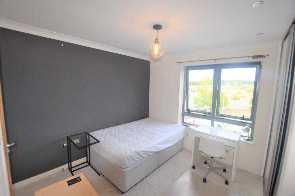 Apartment in Colchester, Hythe - View 4