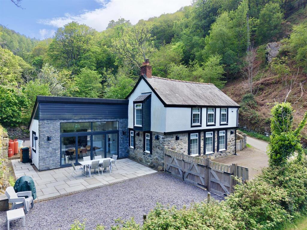 Fairy Glen Road, Capelulo, Dwygyfylchi, Penmaenmawr photo 3