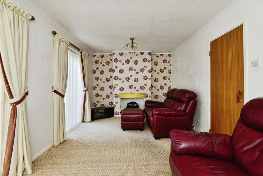 Debenham Crescent, Stoke-on-Trent, Staffordshire, ST2 photo 4