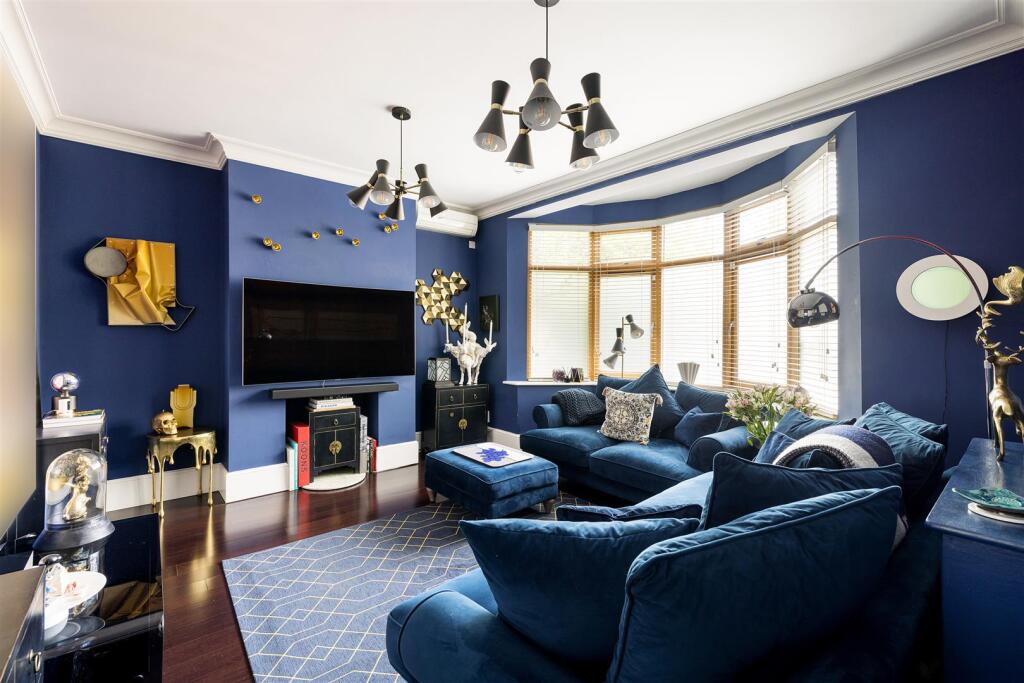 House in London, South Woodford - View 2