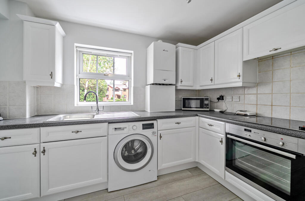 Apartment in Guildford - View 3