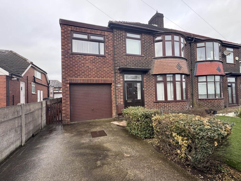 Main image of property: 104 Broadway, Chadderton, Oldham, OL9 0AA