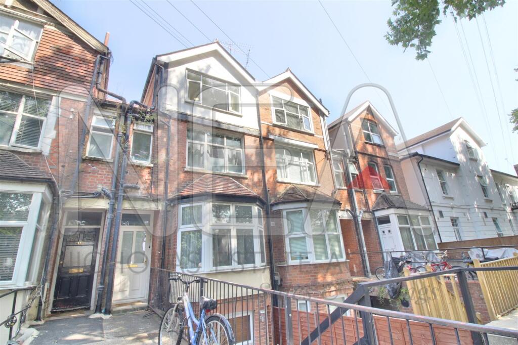 Main image of property: London Road, Reading, Berkshire