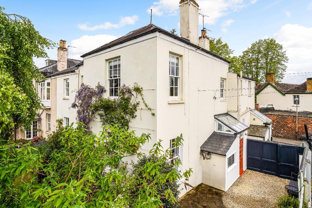 3-bed flat on Greenway Lane, Charlton Kings, Cheltenham, £495,000