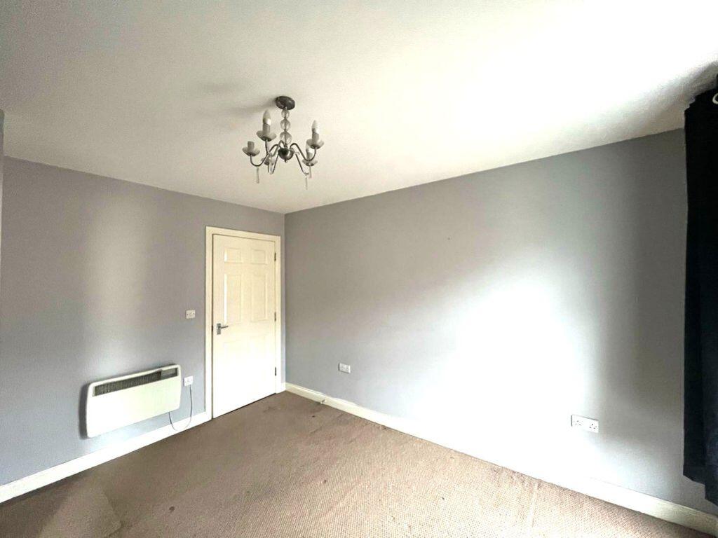 Apartment in Newport - More