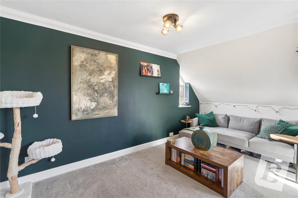 Apartment in Basildon, Bowers Gifford - View 5