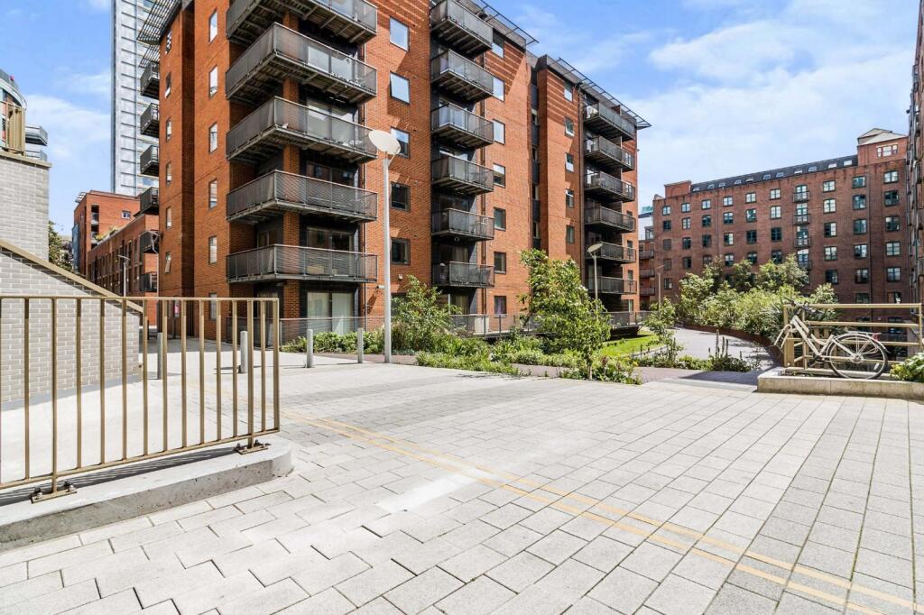 Main image of property: Lower Chatham Street, Manchester, Greater Manchester, M1
