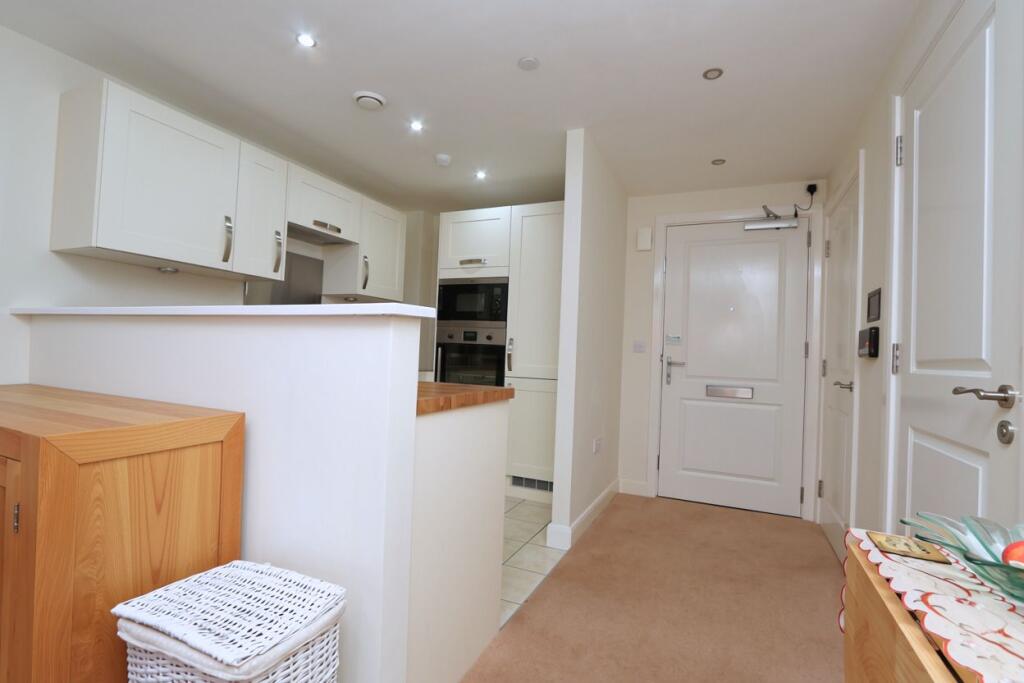 Apartment in Sefton, Liverpool City Region - View 3