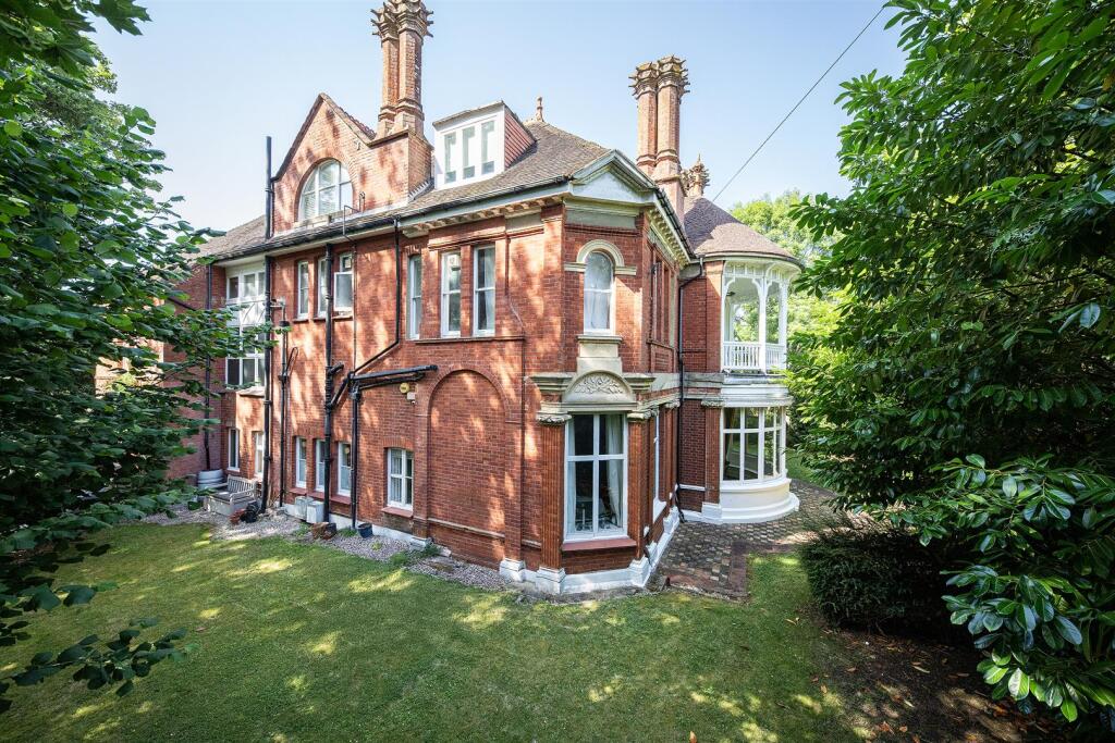 Main image of property: Sherwood Oaks, Frensham Road, Kenley