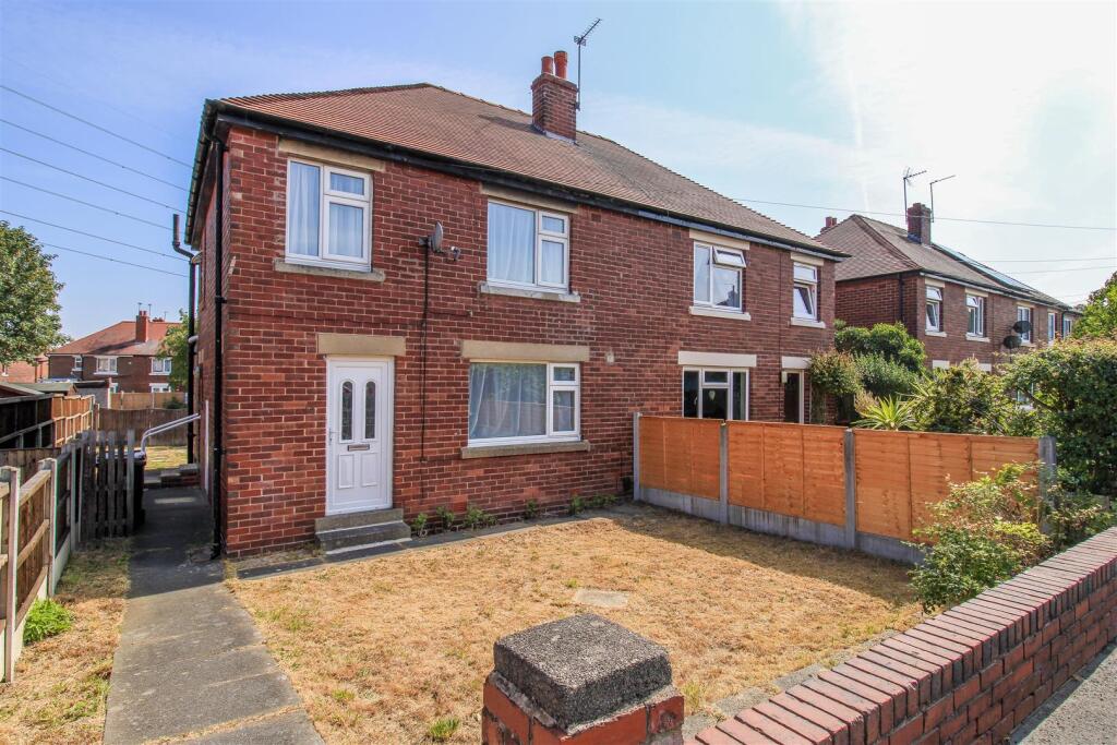 3-bed semi-detached on Andrew Crescent, Wakefield, £200,000