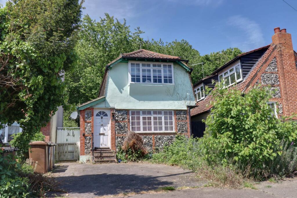 2-bed detached on Church Walk, Sawbridgeworth, CM21, £425,000