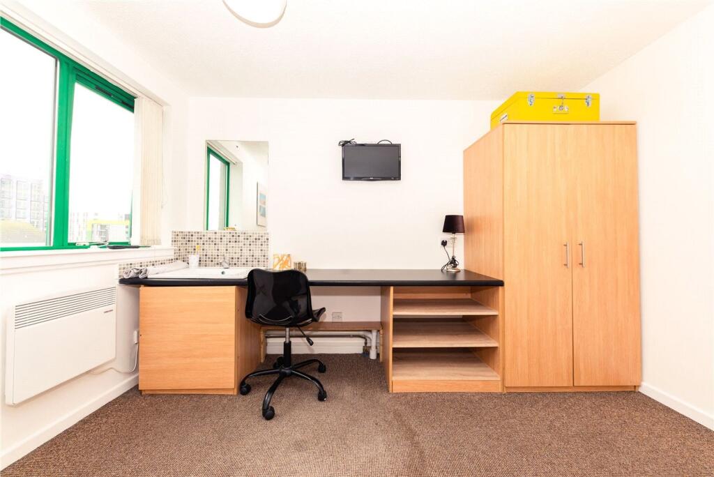 Apartment in Liverpool - More