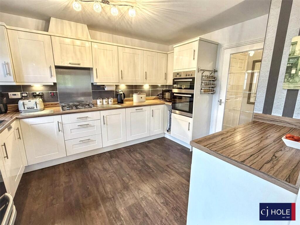 House in Gloucester - View 4