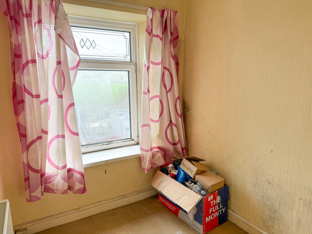 Southend Terrace, Pontlottyn, Bargoed - More