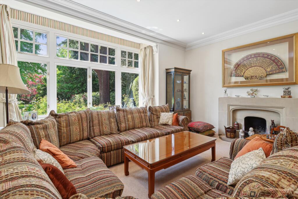 House in Kingston upon Thames - More