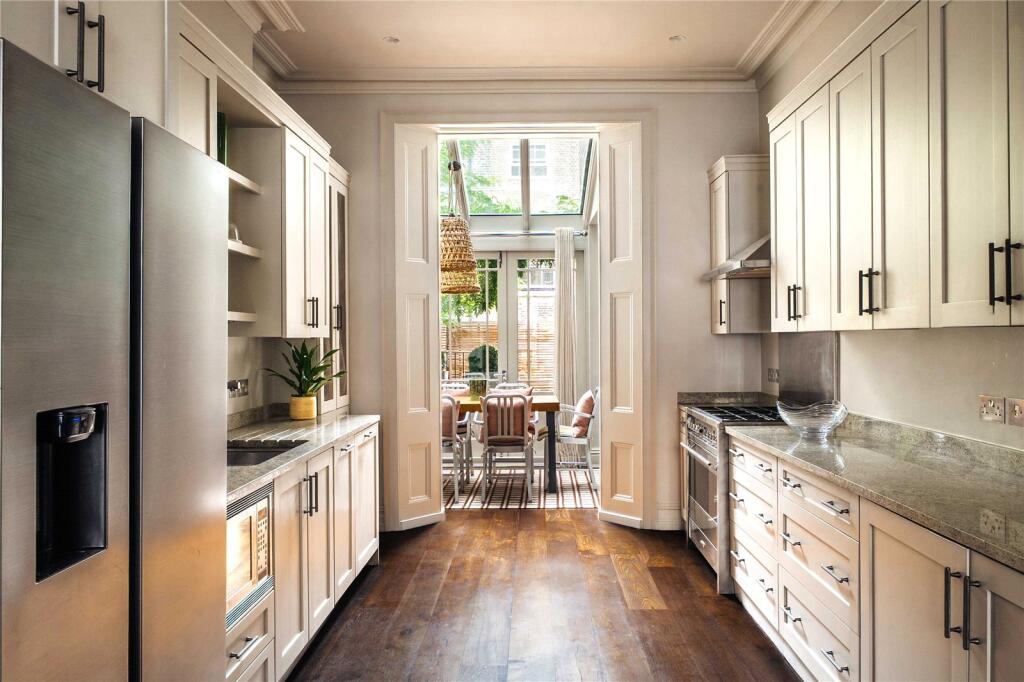 House in London, Royal Borough of Kensington and Chelsea - More