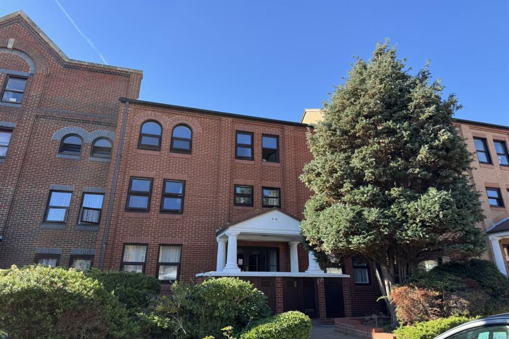 2-bed flat on Marks Court, Southchurch Avenue, Southend on Sea, £159,950