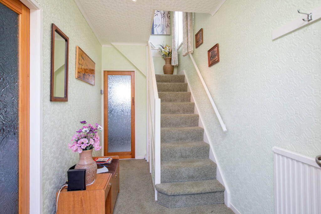House in Northampton, North Northamptonshire - More