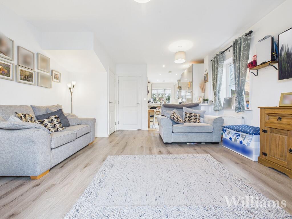 House in Weston Turville - More