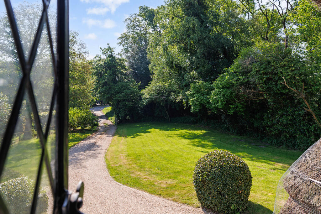 Basingstoke Road, Riseley, RG7 photo 3