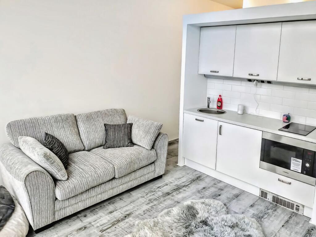 Apartment in Salford, Greater Manchester - View 3