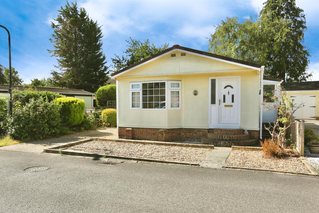 Main image of property: Shamblehurst Lane South, Hedge End, Southampton