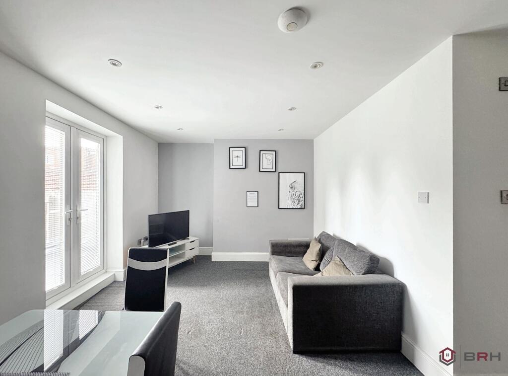 Apartment in Hull, Stepney - View 3