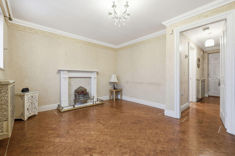 Deer Park Way, Waltham Abbey photo 3