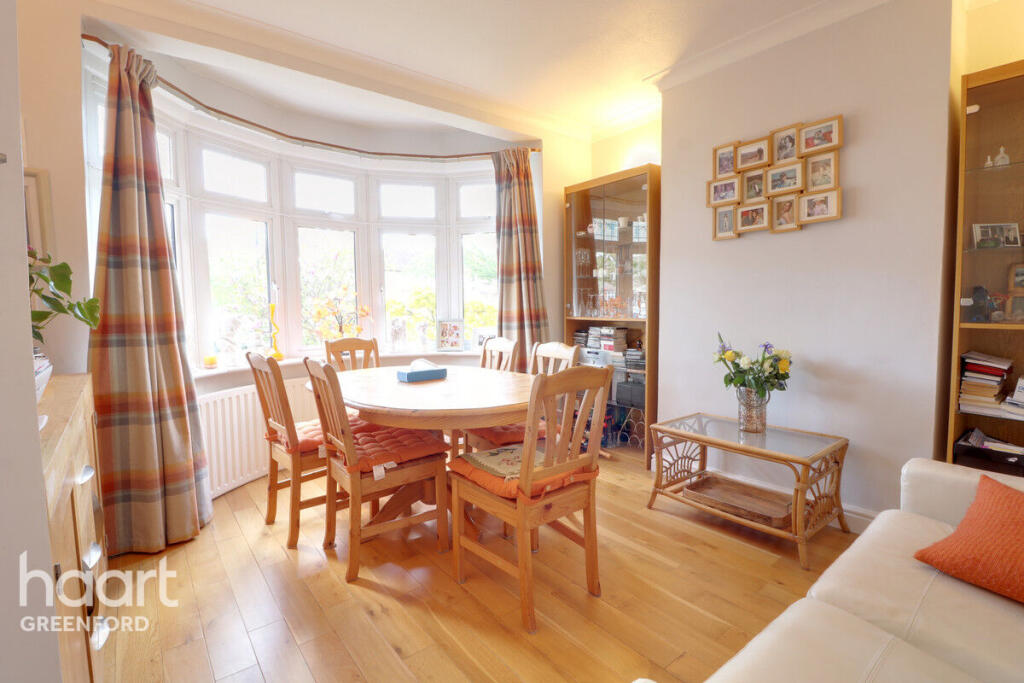 Whitton Avenue West, Greenford photo 2