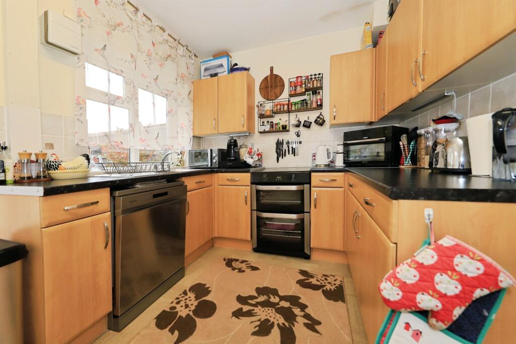 Beach Road, Bilston photo 3