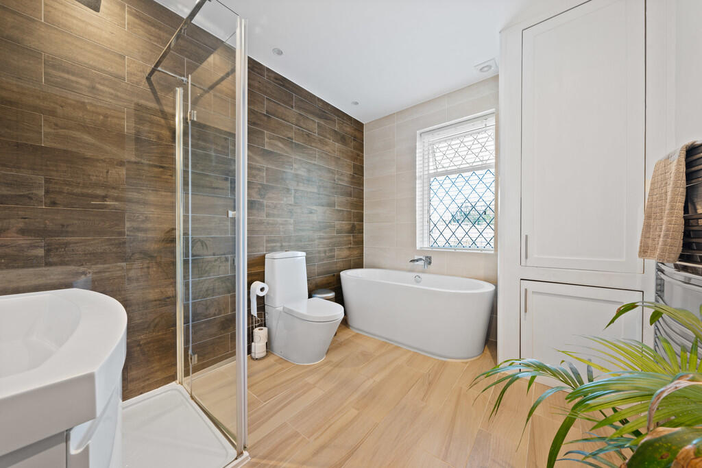 House in Sutton - View 5