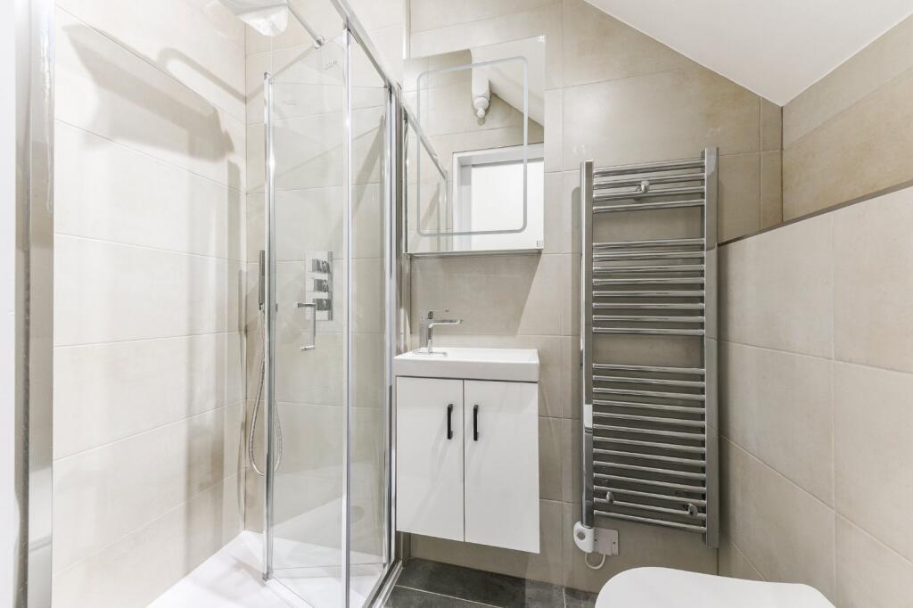 Apartment in London - View 5