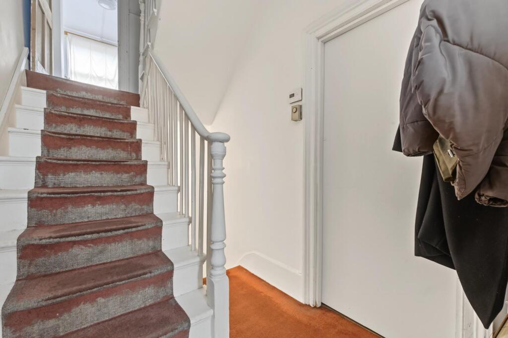 House in London - View 3