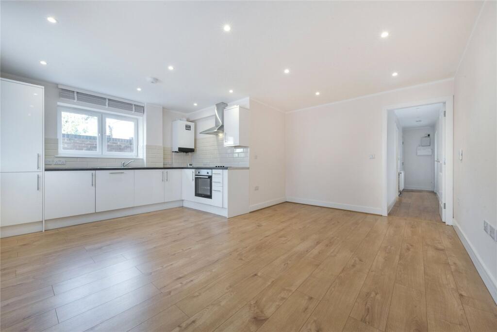 Apartment in London, Hatch End - View 4