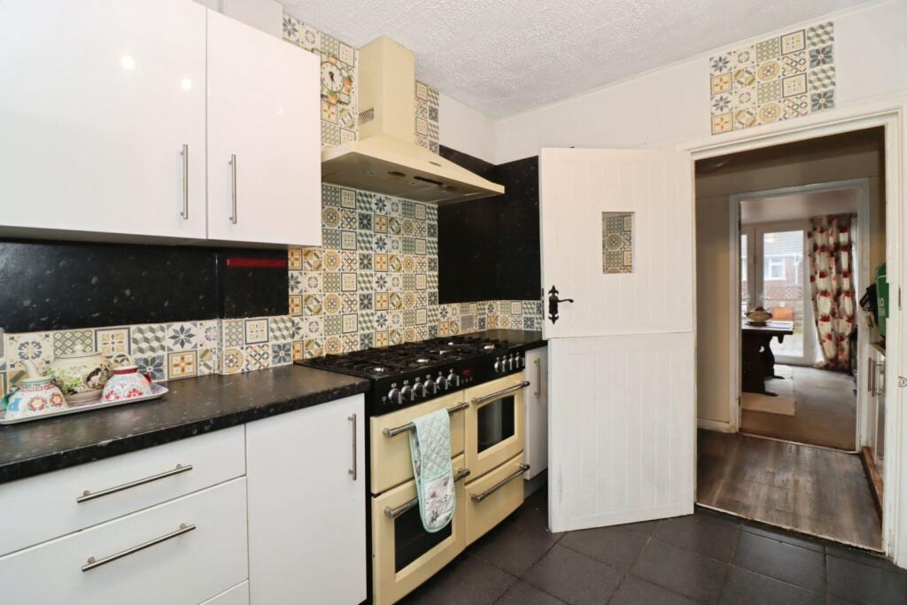 Cromford Close, Chesterfield, S42 photo 4