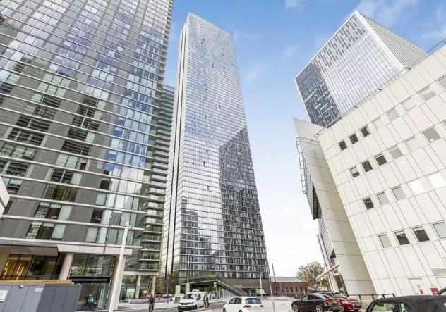 Main image of property: Landmark Pinnacle, Marsh Wall, Canary Wharf, South Quay, London, E14 9GU