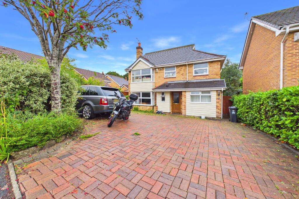 5-bed detached on Twin Oaks Close, Broadstone, Dorset, BH18, £550,000