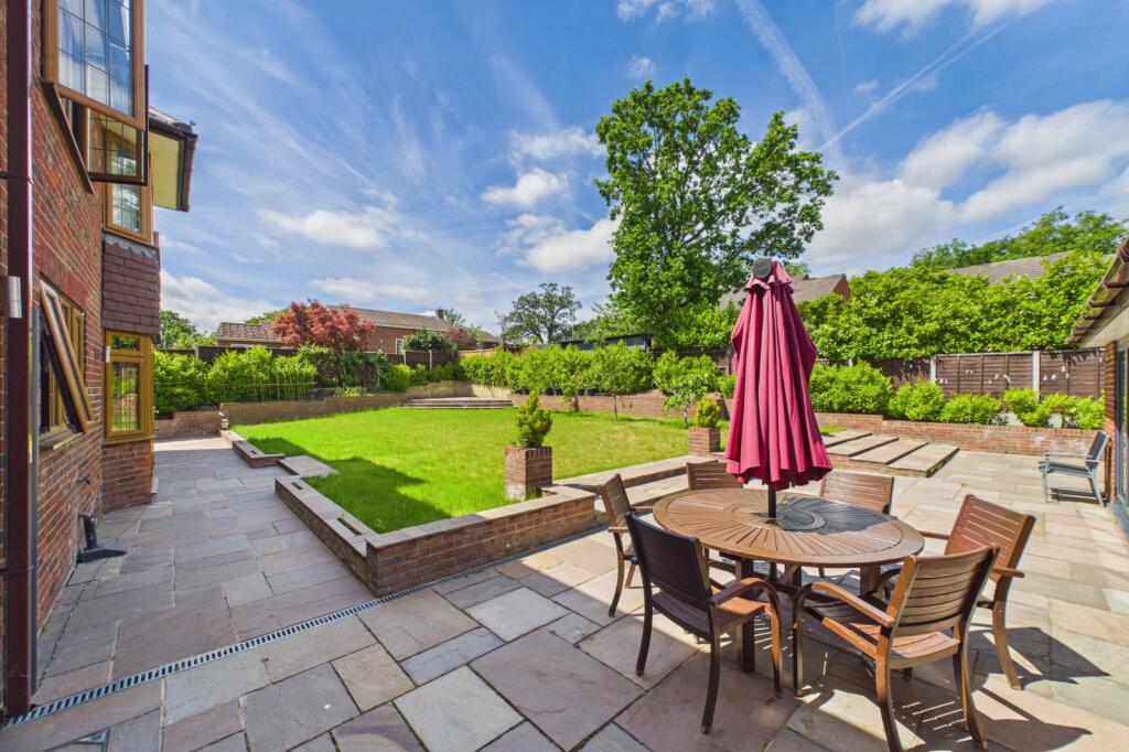 House in Binfield, Amen Corner, Temple Park - More