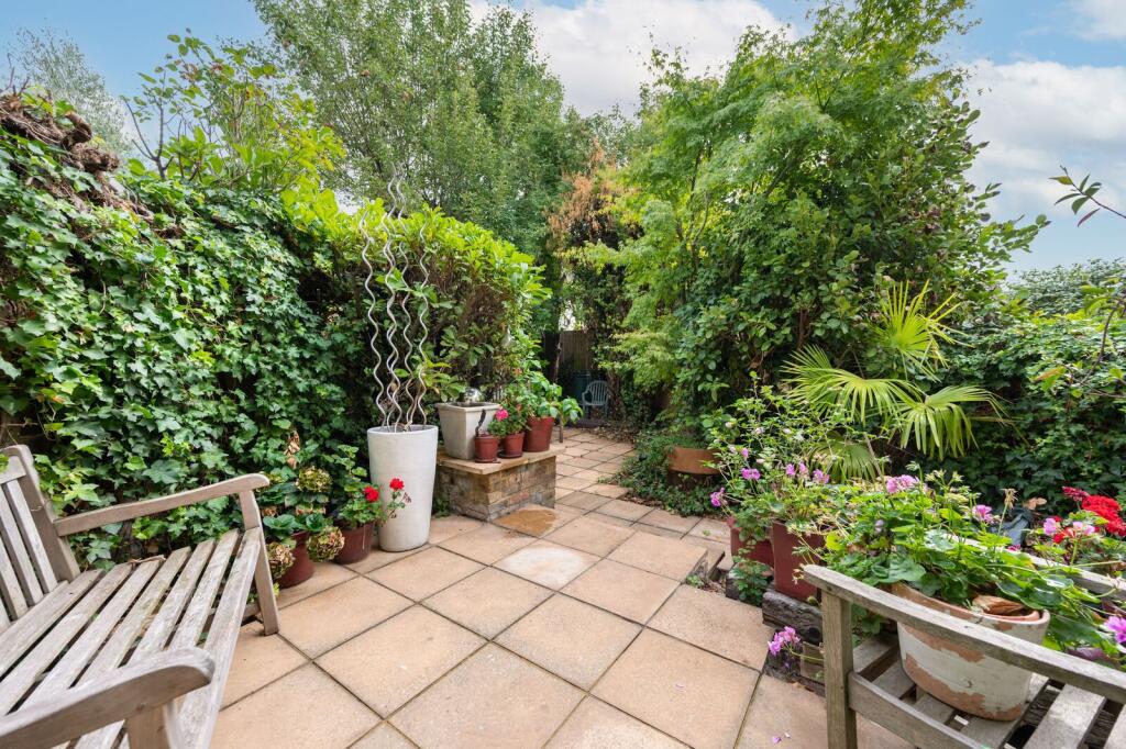 House in London, Brondesbury Park, Brondesbury - View 4