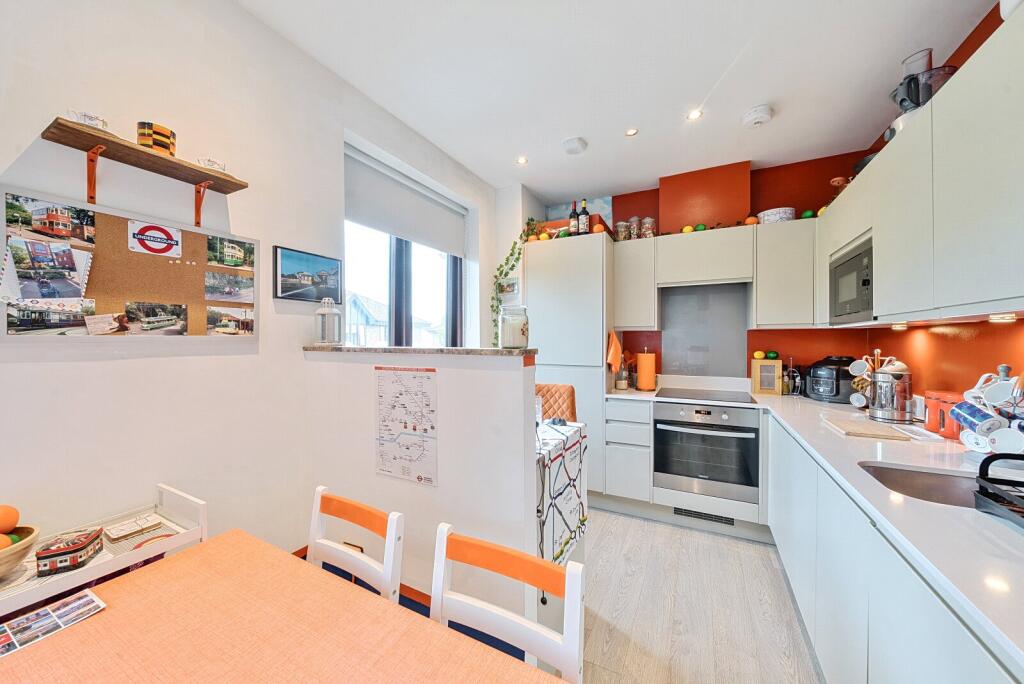 Hanworth Lane, Chertsey, KT16 photo 2