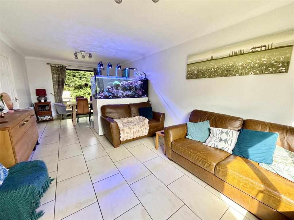 Tarn Drive, Creekmoor photo 3
