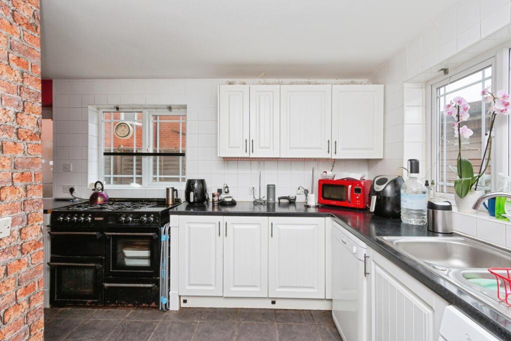 Roman Road, Basingstoke, Hampshire, RG23 - View 4