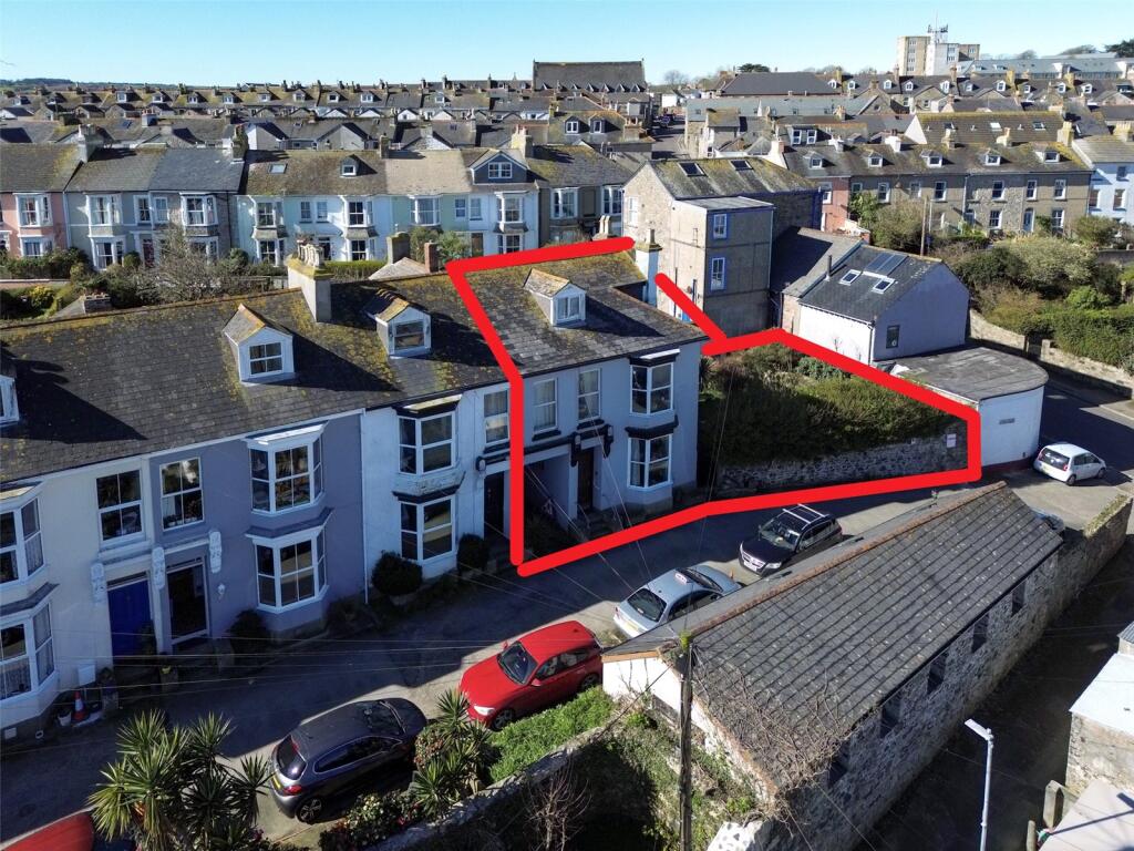 5 bedroom end of terrace house in penzance no onward chain