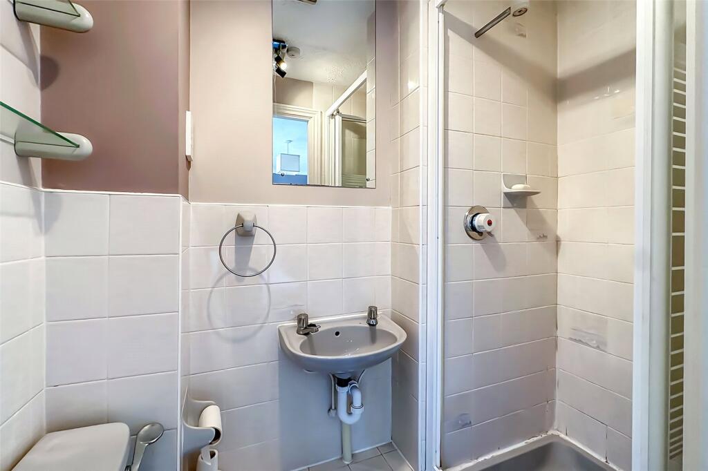 House in Littlehampton, Toddington - More