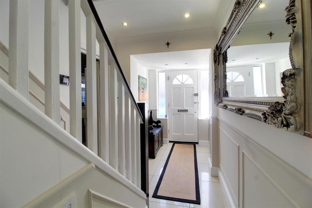 House in Potters Bar - More