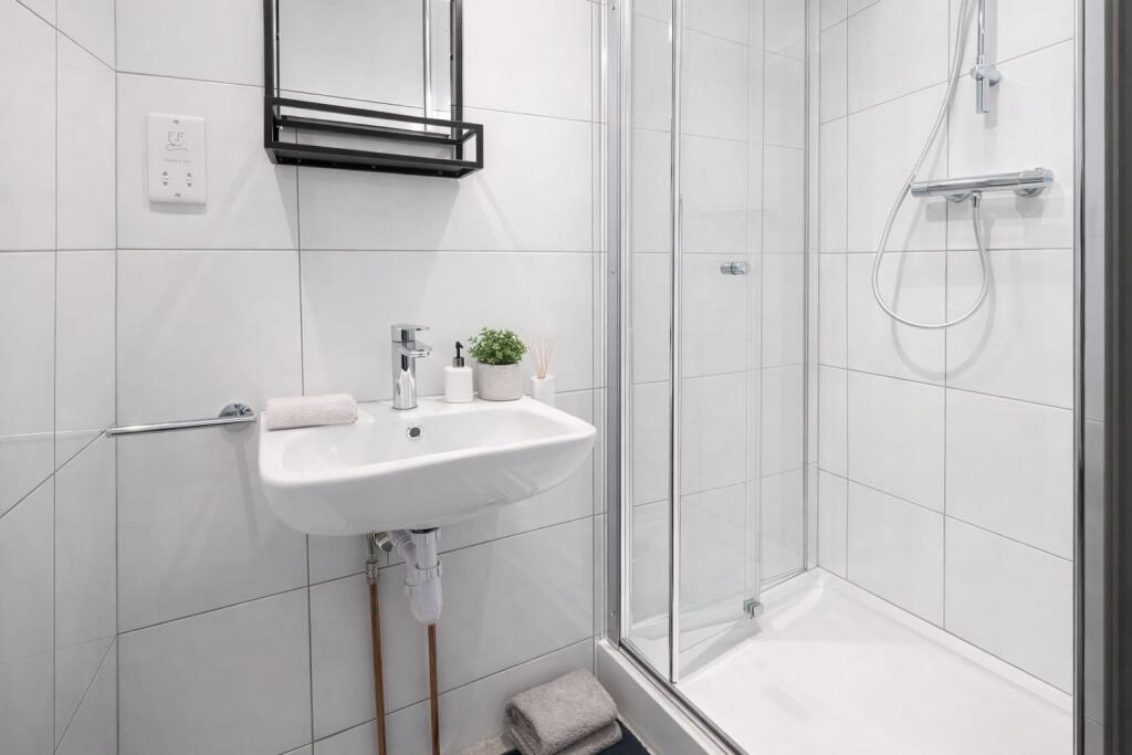 1 bedroom house share for rent